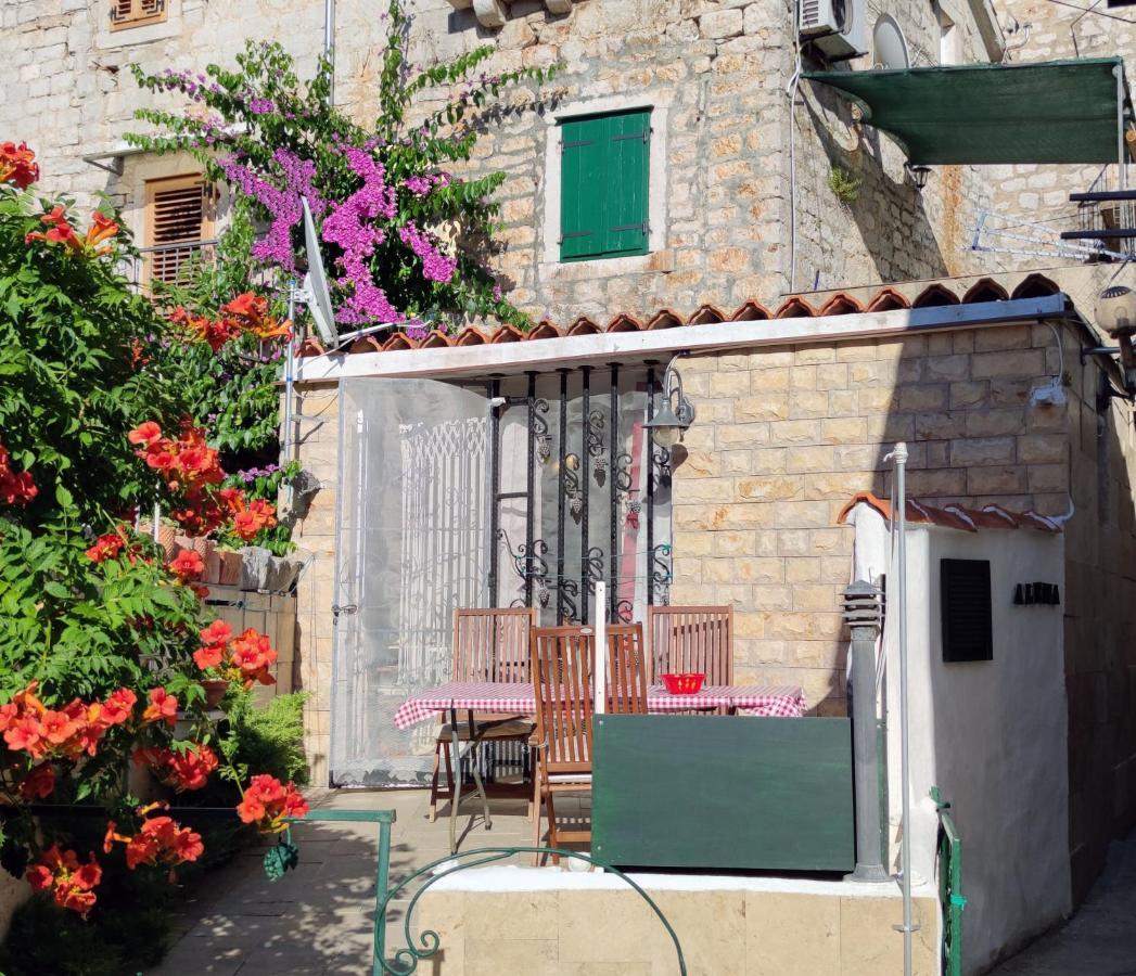Apartment Alena With Terrace And Garden Center Jelsa Jelsa  Exterior photo
