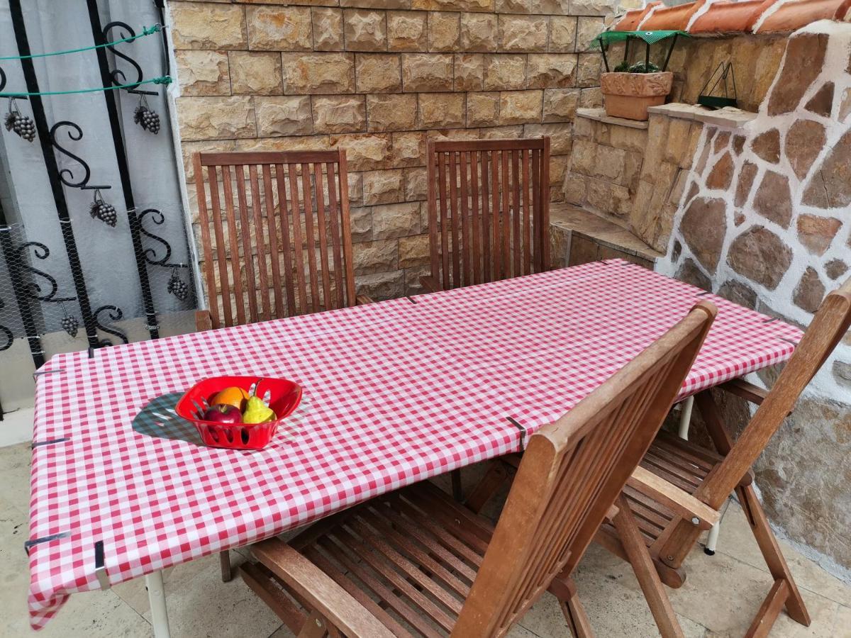 Apartment Alena With Terrace And Garden Center Jelsa Jelsa  Exterior photo